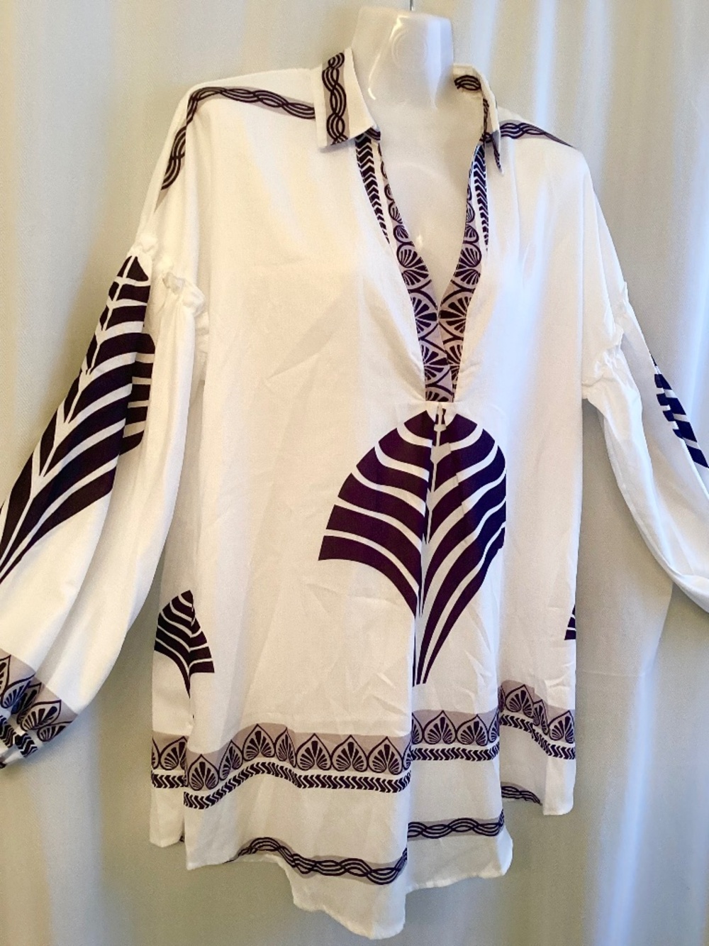 Black/white graphic, print tunic, beach, cover-up… Size large, 100% polyester
